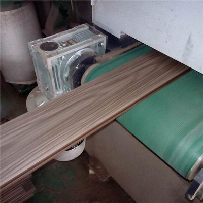 WPCの木製のプラスチック床張りの生産機械Wpcの床の放出ライン