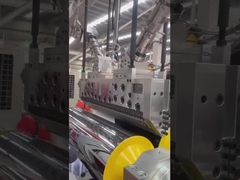 PP 双色板の生産ライン