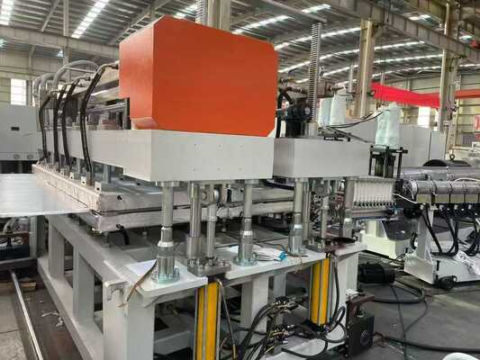 購入 PCホールボード製作機械 厚さ4-40mmのポリカーボネートシートエクストルーション 1300-2100mm幅と単体またはツインスクリュー設計 online manufacture